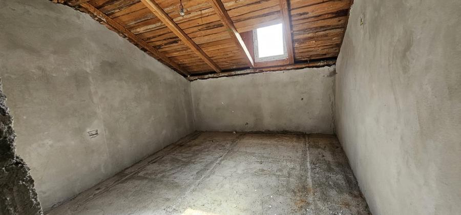 Casă individuală cu 4 camere cu Garaj în Asău