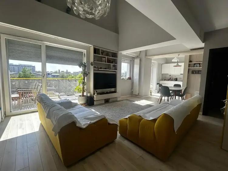Apartament cu 4 camere decomandat în Parcul Carol