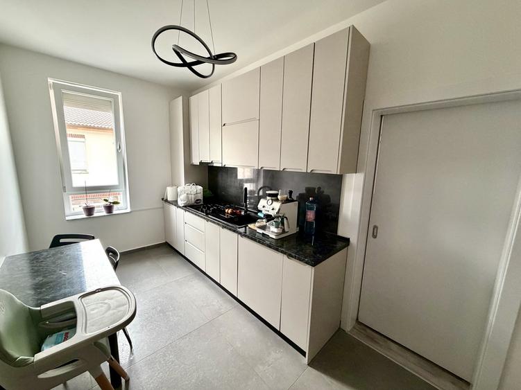 Apartament cu 4 camere decomandat, mobilat în Giroc