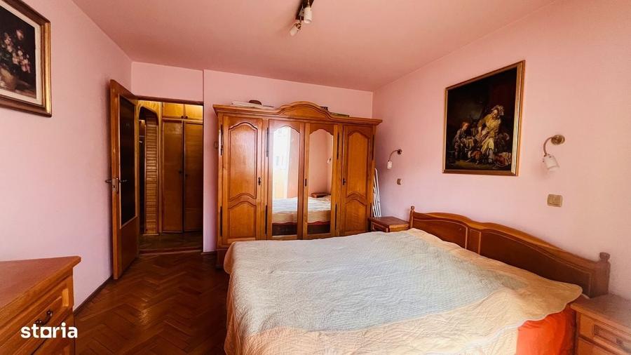 Apartament cu 4 camere decomandat în Central