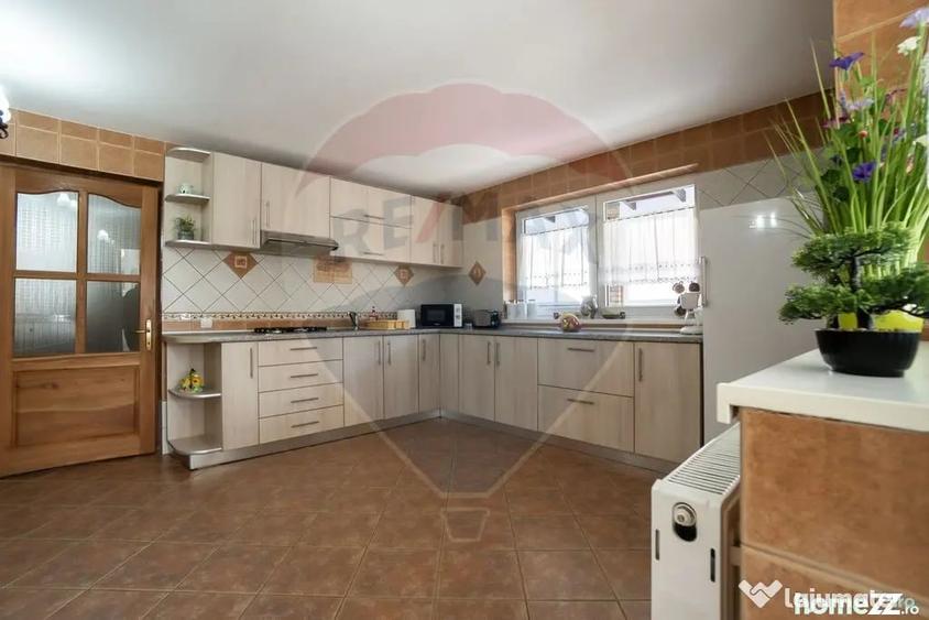 Casă cu 4 camere cu Teren 443 Mp în Poiana Mărului