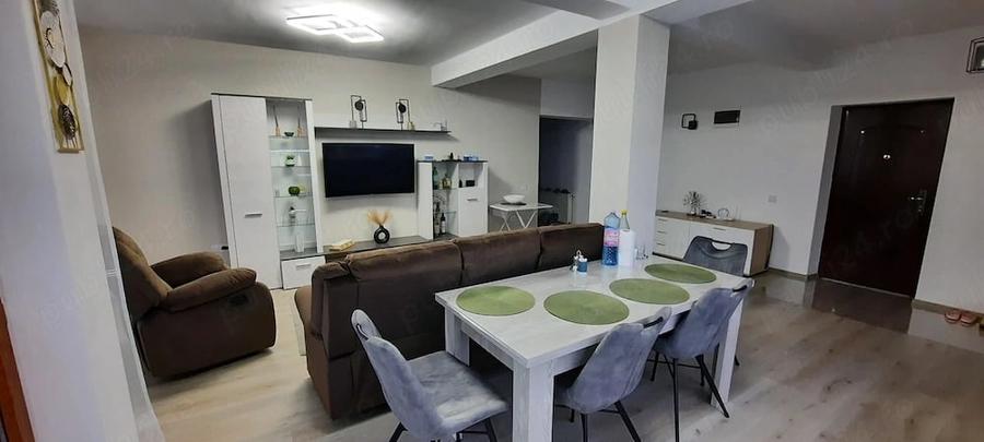 Apartament cu 4 camere decomandat în Cioplea