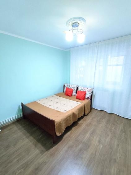 Apartament cu 3 camere semidecomandat, mobilat în Exterior Vest