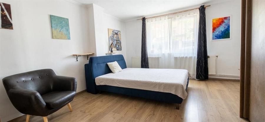 Casă cu 4 camere cu Teren 300 Mp în Central
