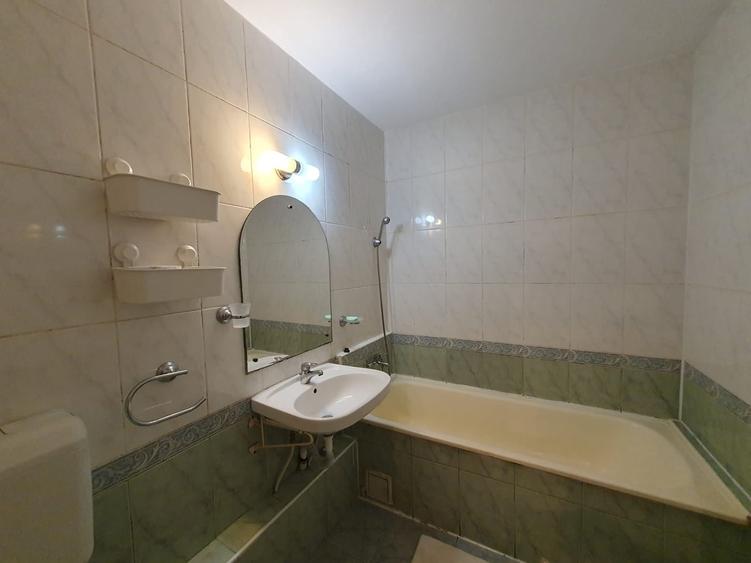 Apartament cu 2 camere decomandat în Drumul Sării