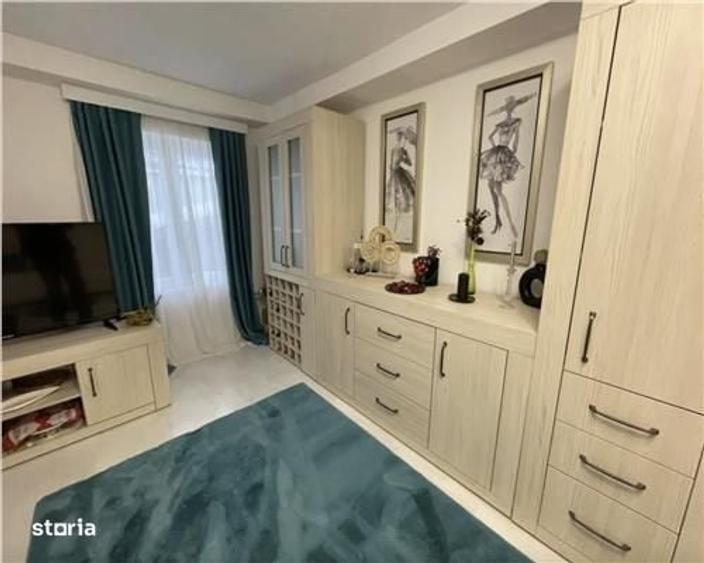 Casă cu 4 camere decomandat în Șura Mare