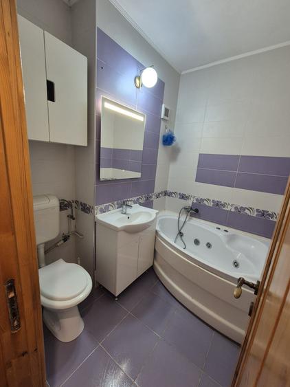 Apartament cu 3 camere semidecomandat în Craiovei