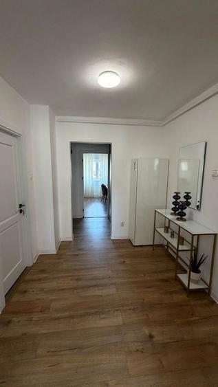 Apartament cu 4 camere în Est