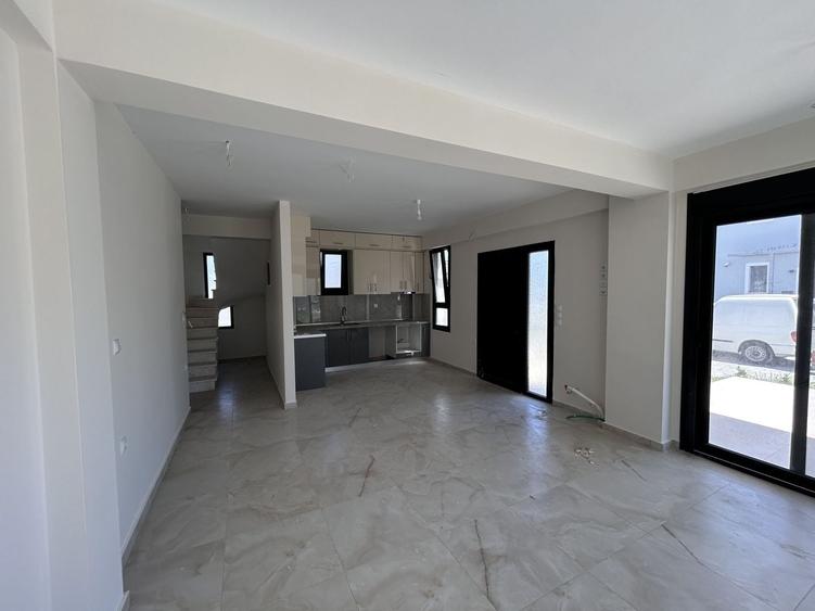 Casă individuală cu 3 camere cu Piscina în Central