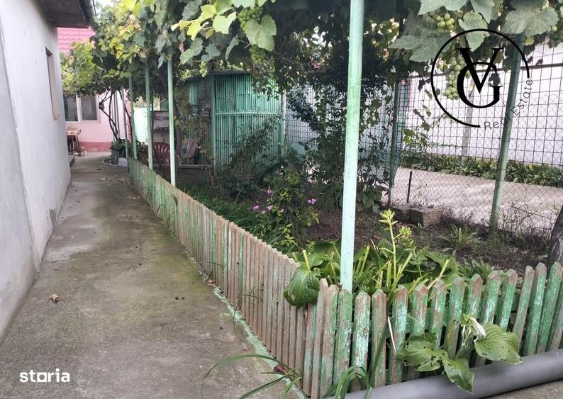 Casă cu 3 camere semidecomandat cu Teren 387 Mp în Lumina