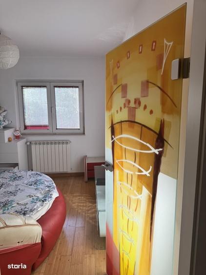 Apartament cu 2 camere semidecomandat în Văcăresti