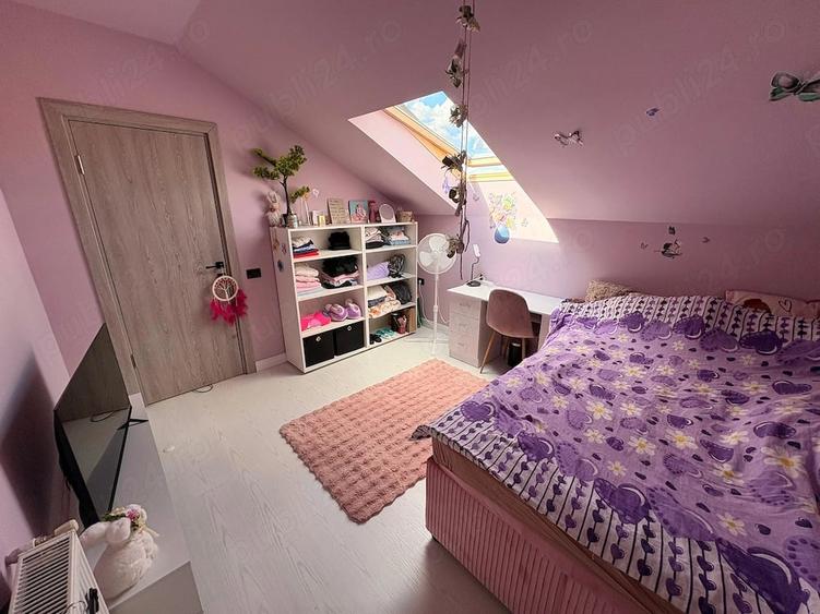 Apartament cu 4 camere semidecomandat în Exterior Vest