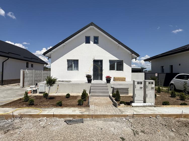 Casă individuală cu 3 camere cu Teren 250 Mp în Clinceni