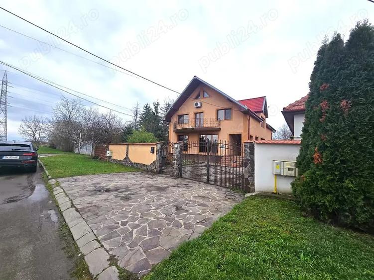 Casă cu 5 camere cu Teren 600 Mp în Central