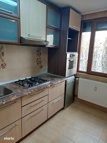 Apartament cu 3 camere semidecomandat în Brâncoveanu