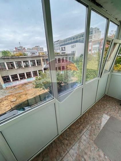 Apartament cu 2 camere semidecomandat, mobilat în Central