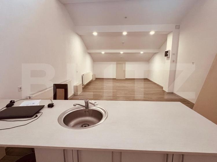 Spațiu comercial, de 240 mp, în Ultracentral