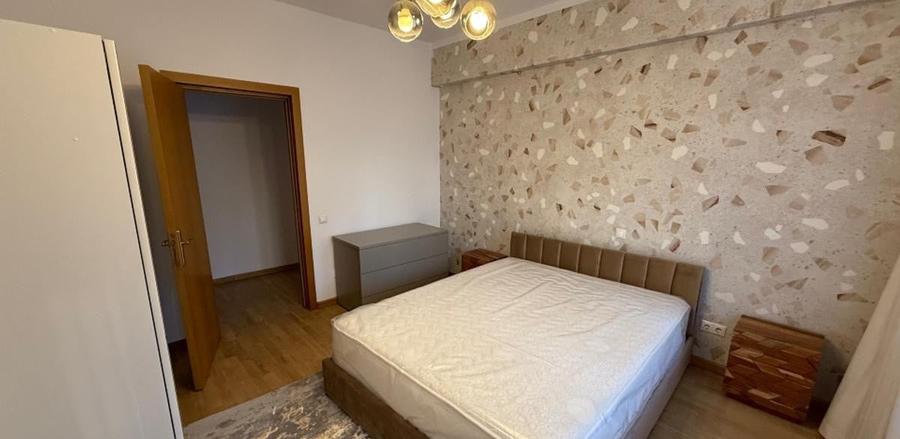 Apartament cu 4 camere semidecomandat, mobilat în Herăstrău