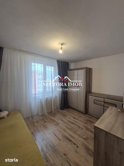 Apartament cu 3 camere semidecomandat în Decebal