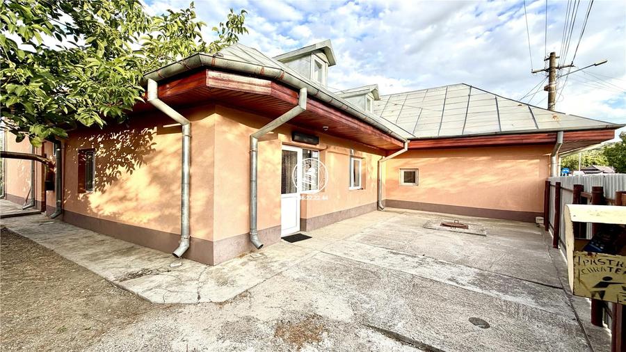 Casă cu 6 camere decomandat cu Teren 550 Mp în Victoria