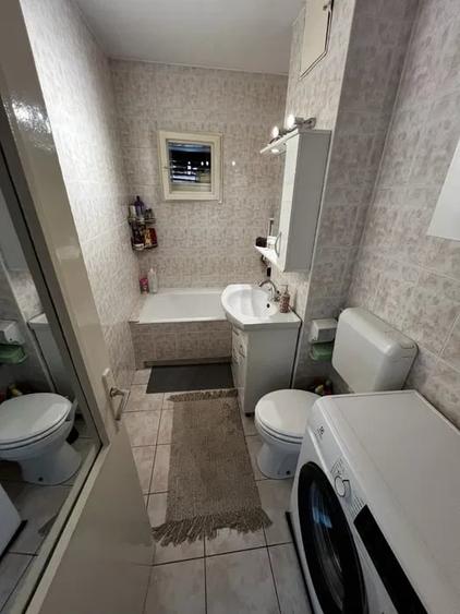 Apartament cu 3 camere semidecomandat în Florilor