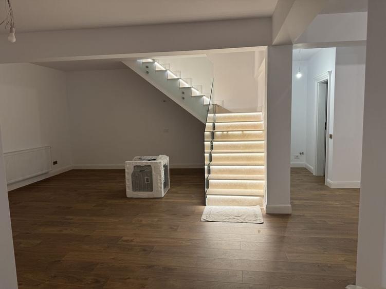 Casă cu 4 camere cu Teren 180 Mp în Domenii