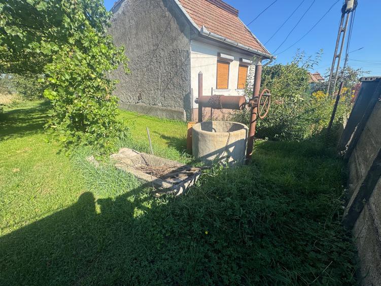 Casă cu 2 camere cu Teren 2100 Mp în Luna