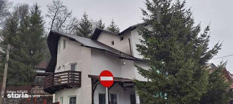 Casă cu 4 camere în Central