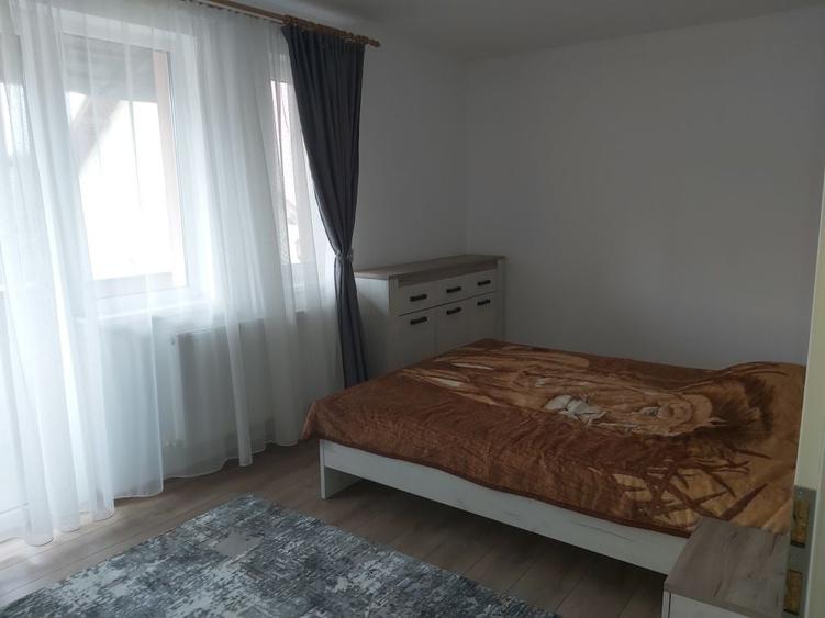 Apartament cu 3 camere decomandat în Florești