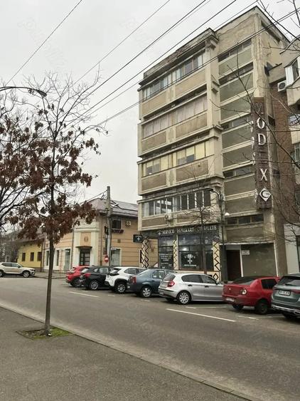 Spațiu comercial, de 886 mp, în Central
