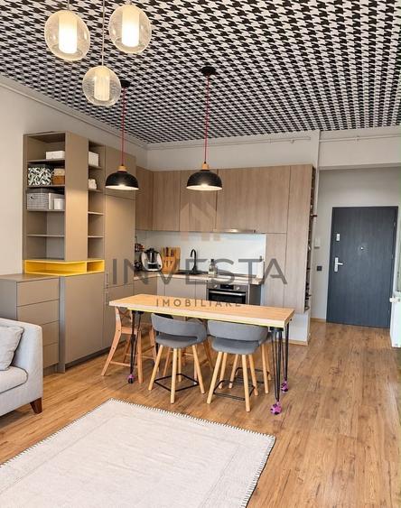 Apartament cu 3 camere semidecomandat, mobilat în Bună Ziua