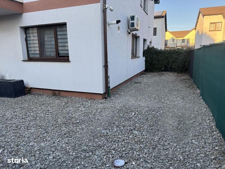 Apartament cu 2 camere, mobilat în Sânpetru