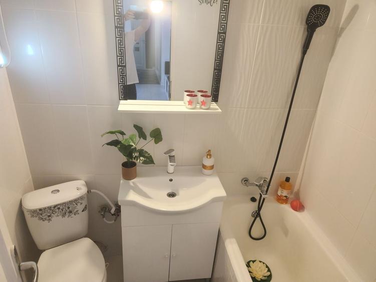 Apartament cu 3 camere semidecomandat, mobilat în 1 Decembrie 1918