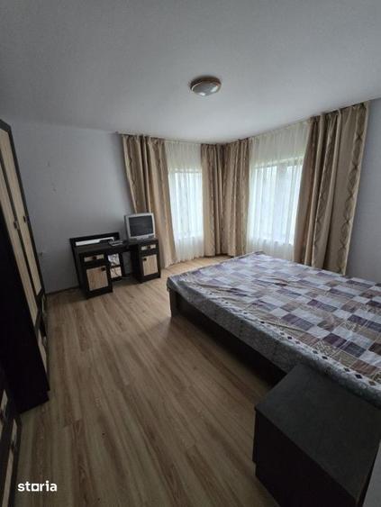 Casă cu 8 camere cu Teren 961 Mp în Hemeiuș