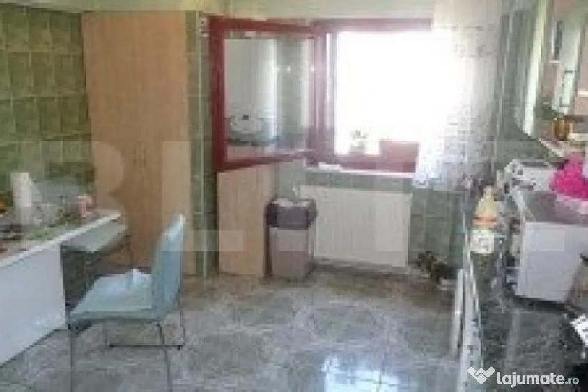 Apartament cu 4 camere decomandat în 22 Decembrie