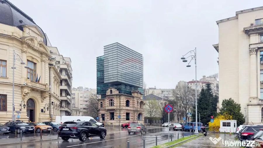 Apartament cu 3 camere semidecomandat în Calea Victoriei