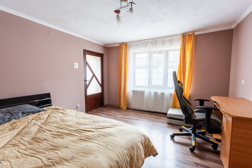 Casă cu 4 camere în Central