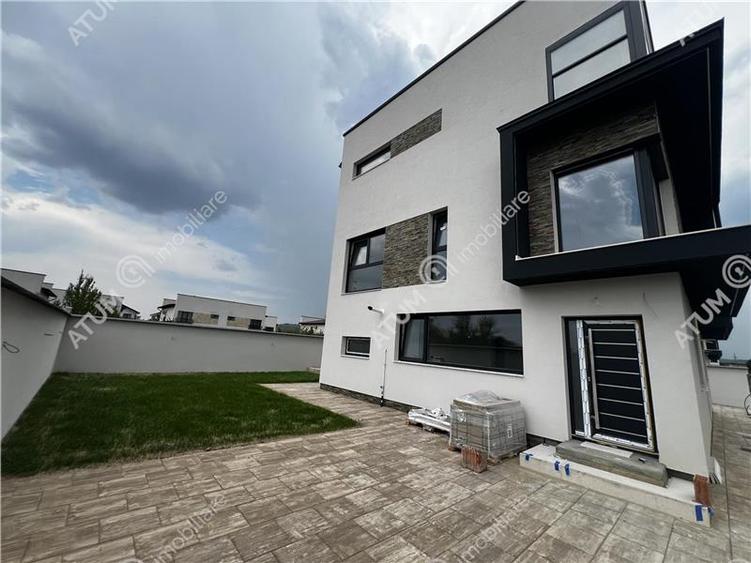 Duplex cu 4 camere cu Canalizare în Șelimbăr