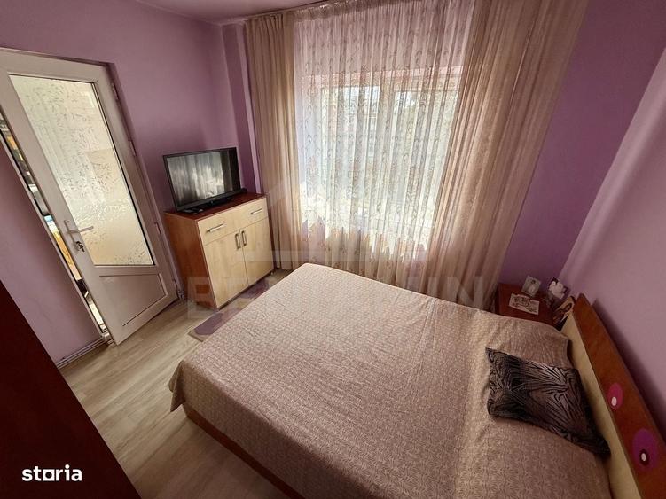 Apartament cu 3 camere semidecomandat în Craiovița Nouă