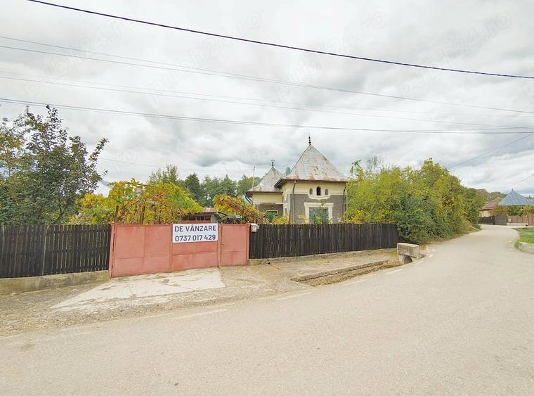 Casă cu Teren 7300 Mp în Adânca