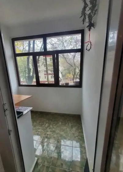 Garsonieră semidecomandată în Apărătorii Patriei