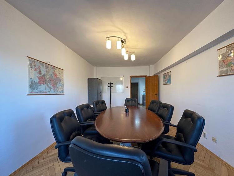 Apartament cu 3 camere decomandat, mobilat în P-ța Unirii
