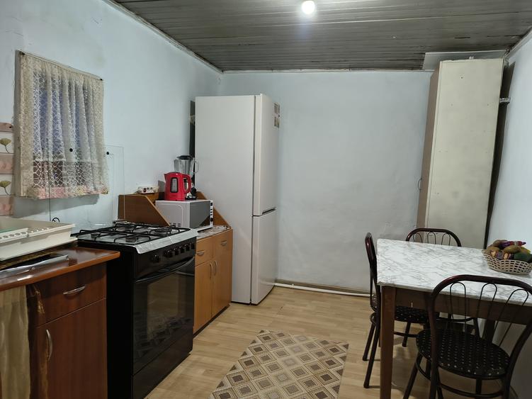 Casă cu 2 camere cu Teren 921 Mp în Ogrăzile