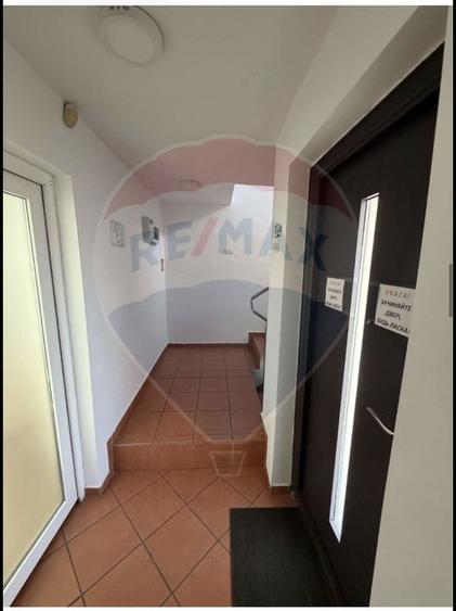 Casă individuală cu 6 camere cu Teren 100 Mp în Banu Manta