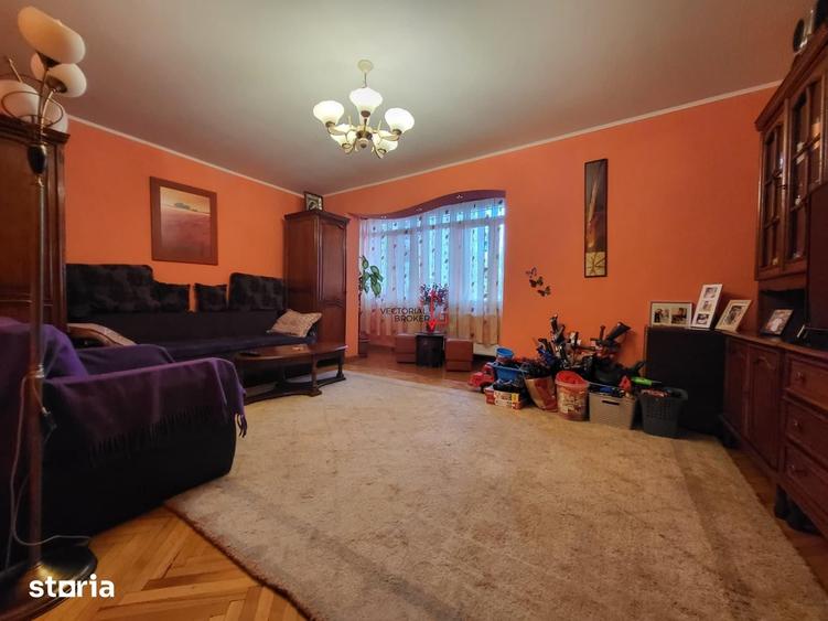 Apartament cu 4 camere decomandat în Titan