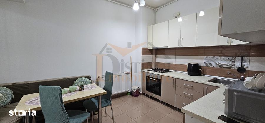 Apartament cu 3 camere decomandat în Tractorul