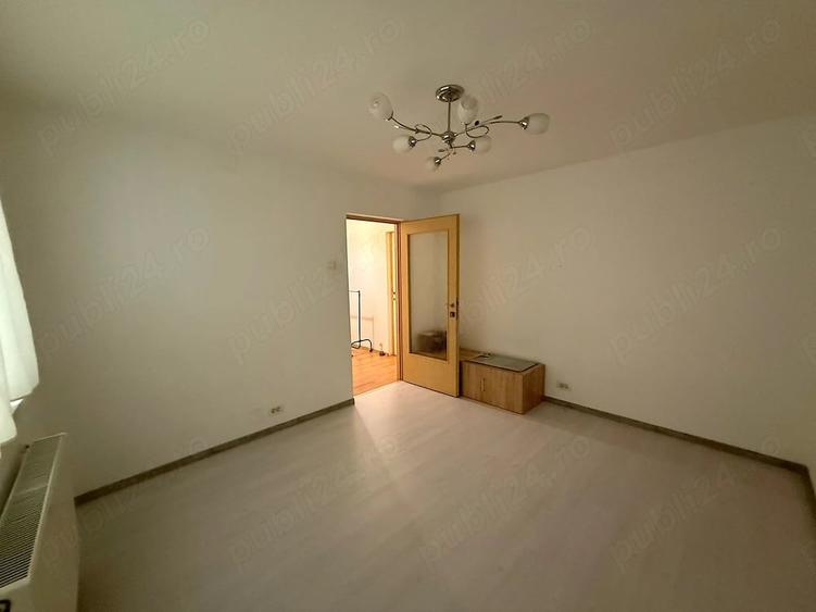 Apartament cu 4 camere decomandat în Rahova