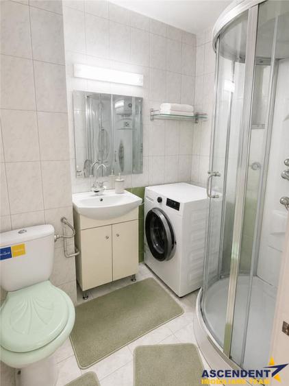 Apartament cu 3 camere decomandat în Central — fotografia 3