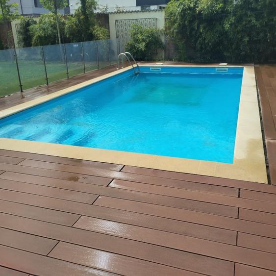 Casă individuală cu 5 camere cu Teren 1220 Mp în Central