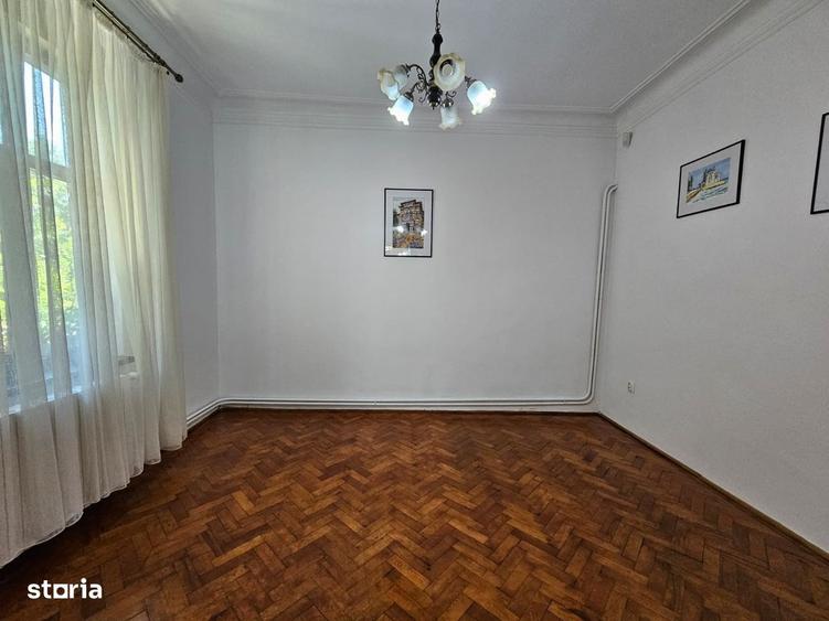 Casă cu 4 camere cu Canalizare în Central